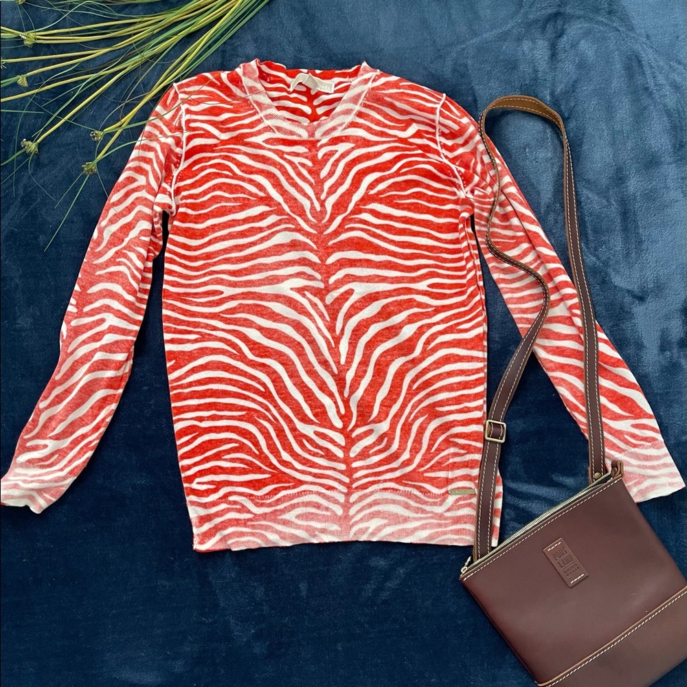 Lightweight sweater